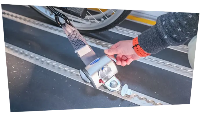 Les sangles à enrouleurs Q'Straint Deluxe sont très faciles à utiliser