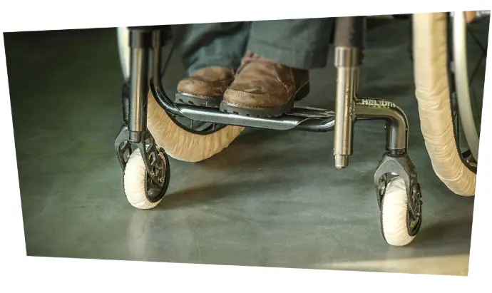 Les chaussettes de protection pour roues de fauteuil roulant préserve les sols de votre domicile après vos sorties à l'extérieur