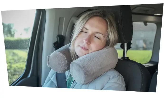 Le coussin Végélya vous permet de caler confortablement votre nuque et votre tête, pour voyager dans de bonnes conditions
