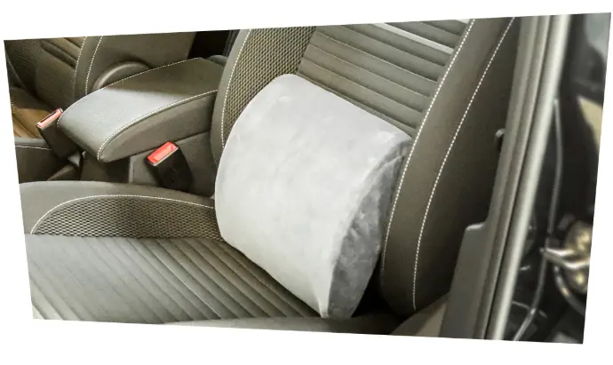 La forme du coussin apporte la cambrure nécessaire aux lombaires pour une position correcte