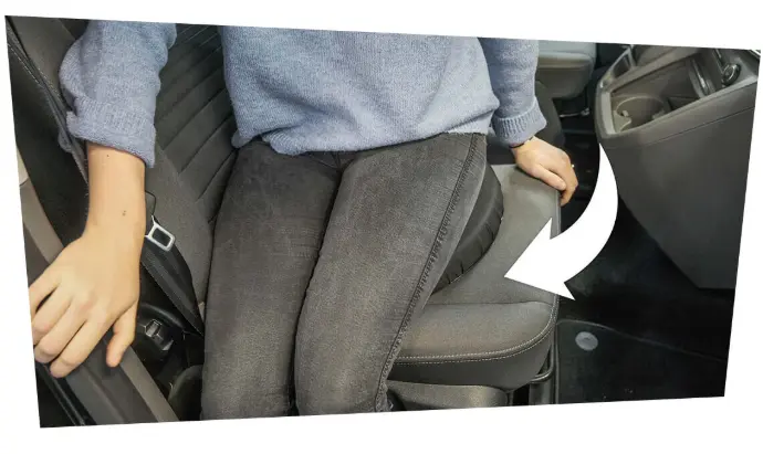 Le coussin pivotant capitonné facilite l'installation à bord des personnes ayant des faiblesses musculaires au niveau des membres inférieurs