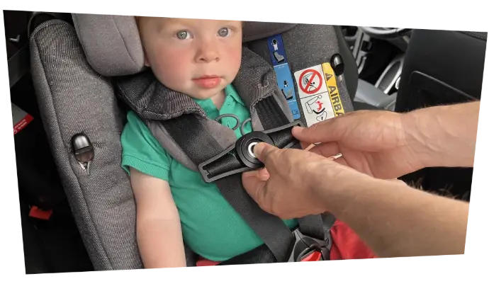 Sécurisez la mise en place d'un harnais de sécurité (siège auto ou de maintien de posture)
